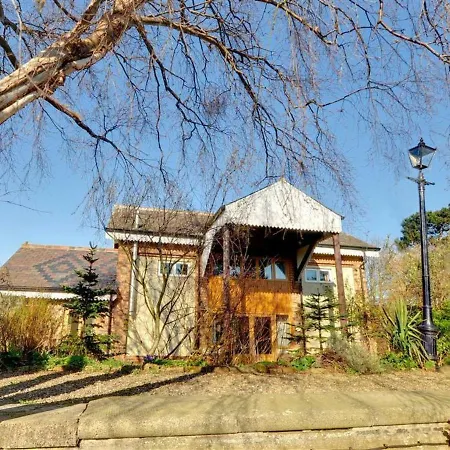Holiday The Old Goods Shed *